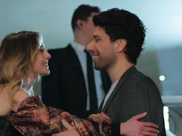 Volkan, muerto de celos al ver a Onur en la fiesta con Derin: “¿Quieres volverme loco?” Volkan, muerto de celos al ver a Onur en la fiesta con Derin: “¿Quieres volverme loco?”