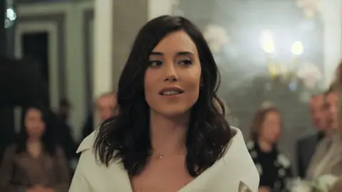 La asociación tiene nueva presidenta: Asya Yilmaz Las urnas han hablado y la asociación ya tiene nueva presidenta.
