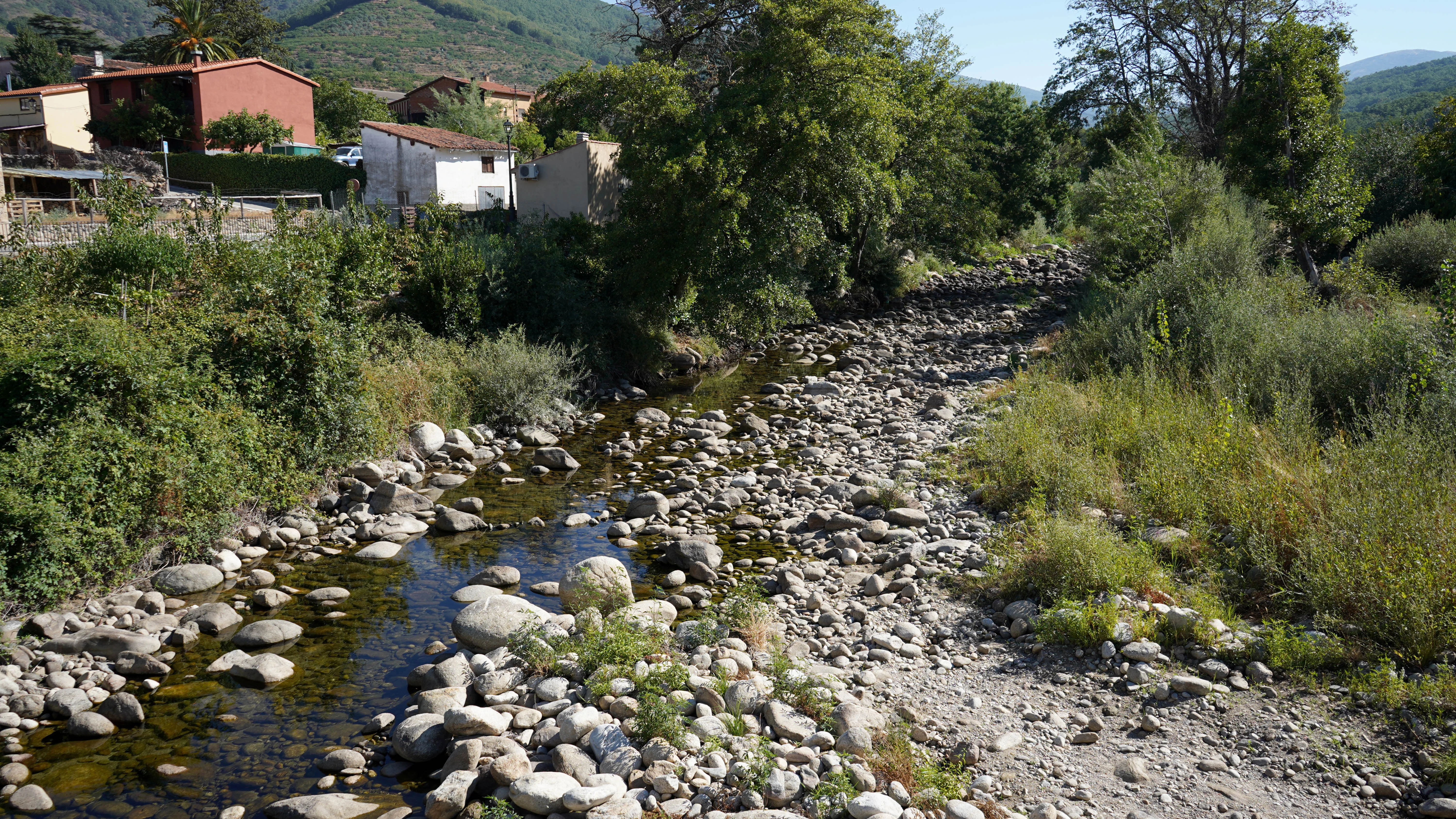 Estado que presenta el r&iacute;o Jerte a su paso por la localidad del mismo nombre.
