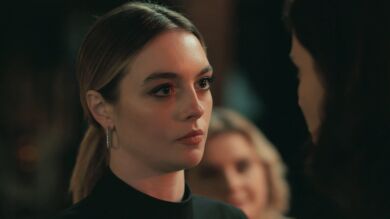 Asya se enfrenta a Derin y a su madre: 