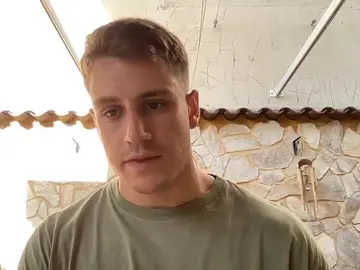 Alejandro Plaza, uno de los jóvenes que rescató a la joven en la UCI: "Intentamos reanimarla, pero no respondía" Alejandro Plaza, uno de los jóvenes que rescató a la joven en la UCI: "Intentamos reanimarla, pero no respondía"