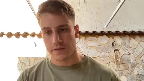 Alejandro Plaza, uno de los jóvenes que rescató a la joven en la UCI: "Intentamos reanimarla, pero no respondía" Alejandro Plaza, uno de los jóvenes que rescató a la joven en la UCI: "Intentamos reanimarla, pero no respondía"