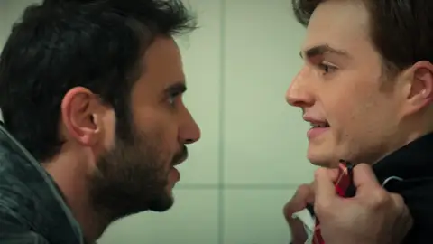 Maslum le da un escarmiento a Berk: “No te vuelvas a meter con Kadir ni con sus hermanos” Maslum le da un escarmiento a Berk: “No te vuelvas a meter con Kadir ni con sus hermanos”