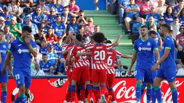 Los jugadores del Atlético de Madrid celebran el primer tanto de Morata frente al Getafe en la 1ª jornada de LaLiga