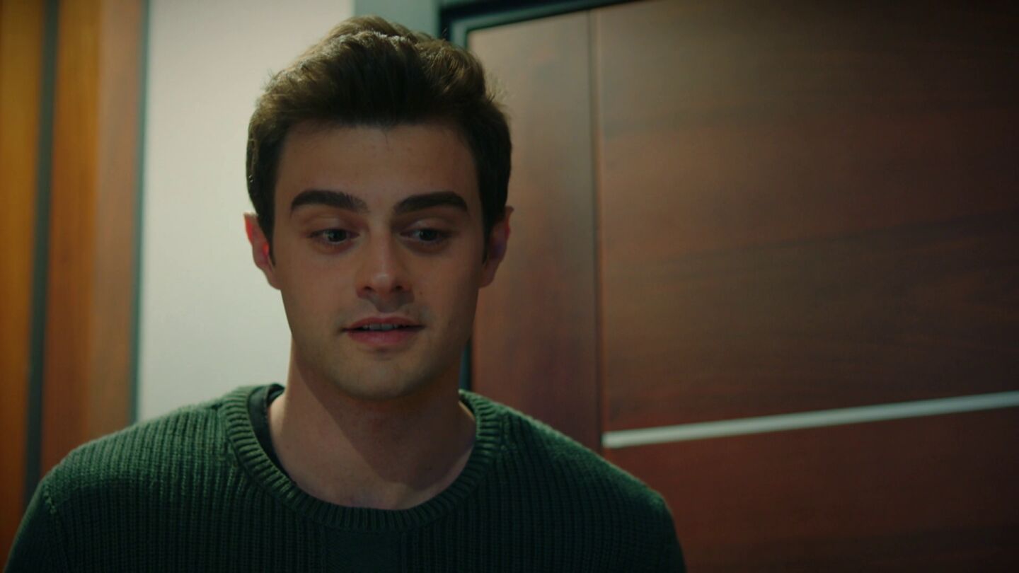 Ömer se refugia en casa de Ayşe tras alejarse de sus hermanos