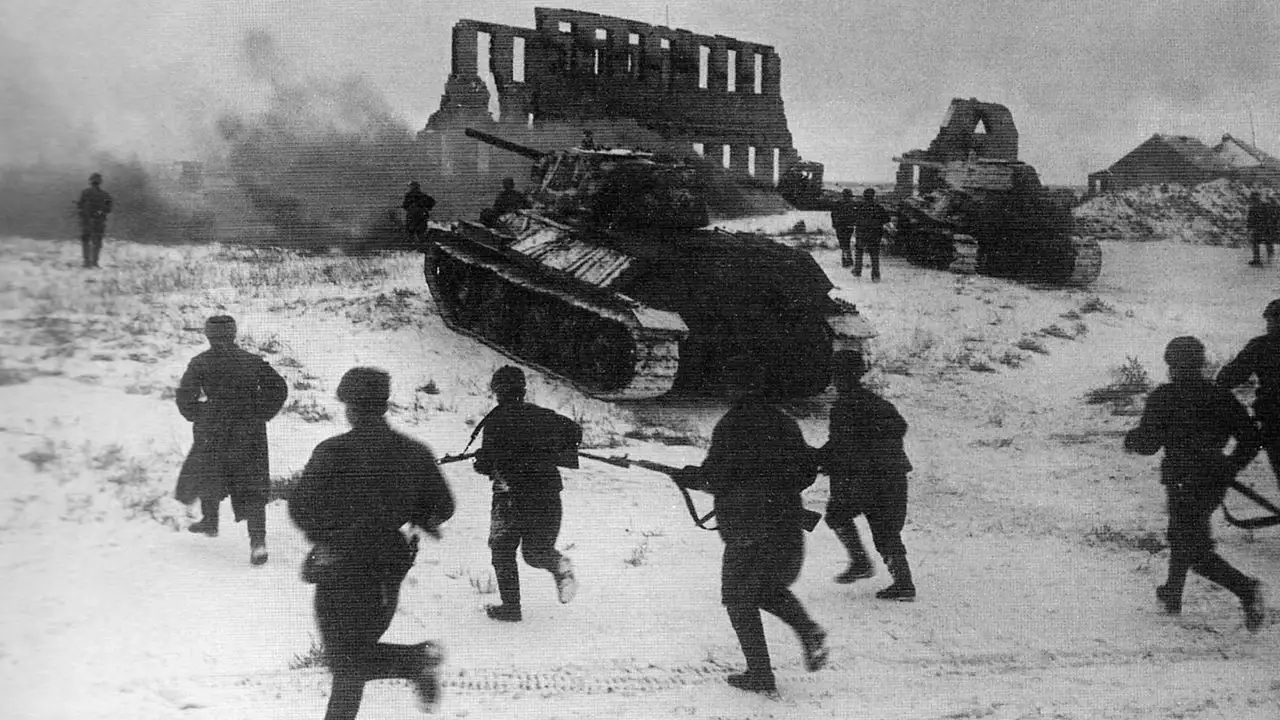 Un grupo de soldados soviéticos se prepara para el combate a inicios del año 1943 Un grupo de soldados soviéticos se prepara para el combate a inicios del año 1943