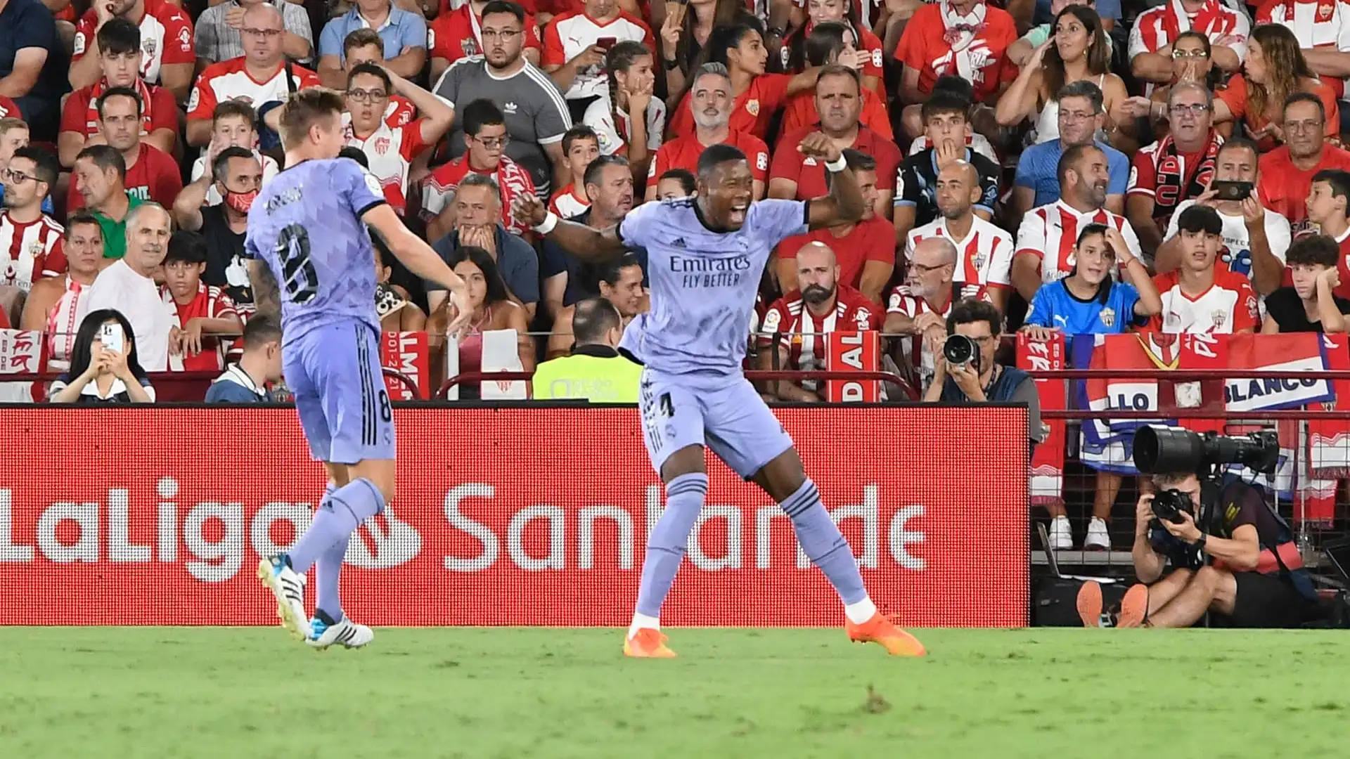 Alaba celebra su golazo en Almer&iacute;a
