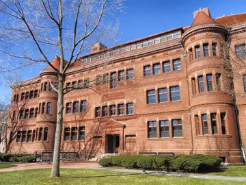 Cinco universidades españoles se cuelan entre las mejores 300 del mundo Cinco universidades españoles se cuelan entre las mejores 300 del mundo