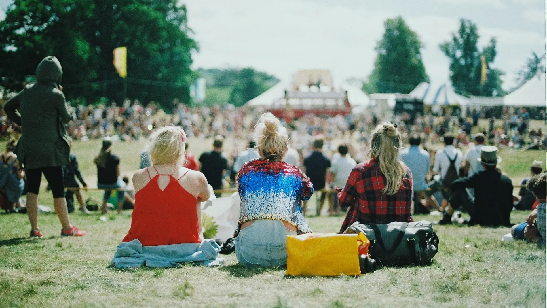 Imagen general de público en un festival de música en verano