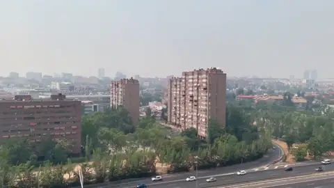 Una gran cantidad de humo llega a Madrid a causa de un devastador incendio en Portugal Una gran cantidad de humo llega a Madrid a causa de un devastador incendio en Portugal