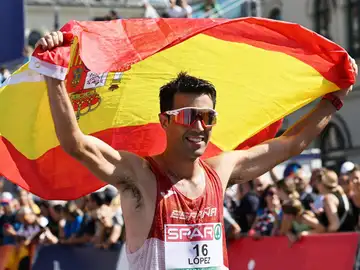 Miguel Ángel López celebra el oro en 35 kilómetros marcha en el Europeo de Múnich Miguel Ángel López celebra el oro en 35 kilómetros marcha en el Europeo de Múnich