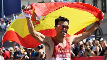 Miguel Ángel López celebra el oro en 35 kilómetros marcha en el Europeo de Múnich