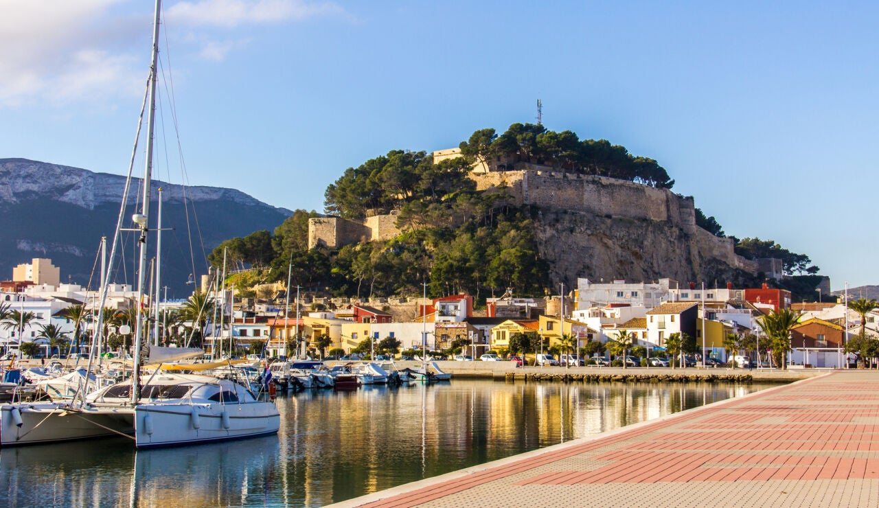 Vista panor&aacute;mica del puerto de Denia, en Alicante