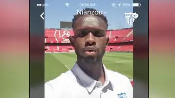 Vídeo: La curiosa manera del Sevilla de presentar a su nuevo central Vídeo: La curiosa manera del Sevilla de presentar a su nuevo central