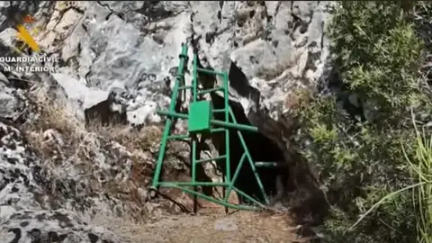 Cueva de Velilla del Río Carrión, en Palencia Cueva de Velilla del Río Carrión, en Palencia