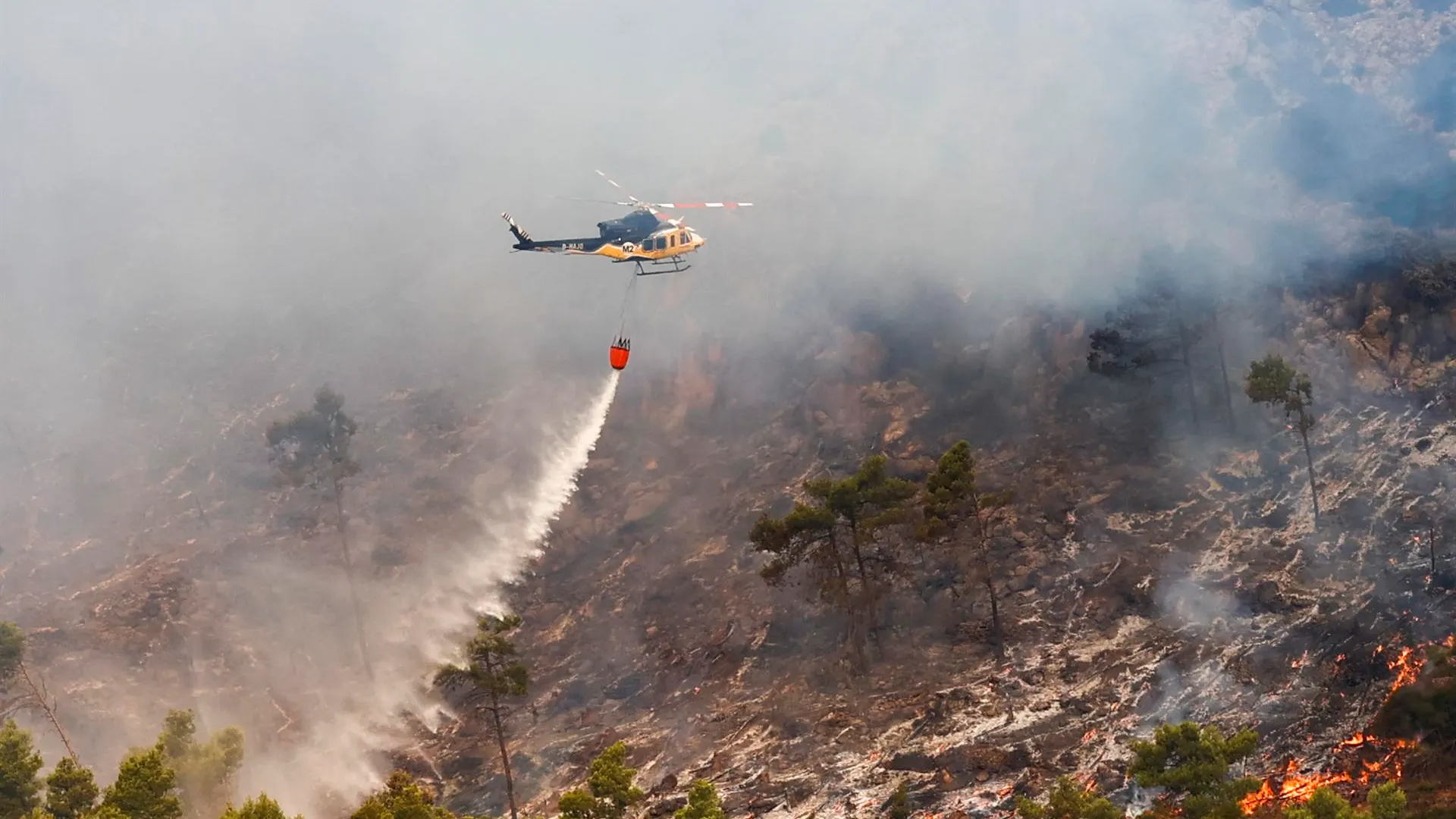 Avanza sin control el incendio de Bejís, en Castellón Avanza sin control el incendio de Bejís, en Castellón