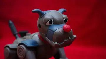 Imagen de un perro robot. Imagen de un perro robot.