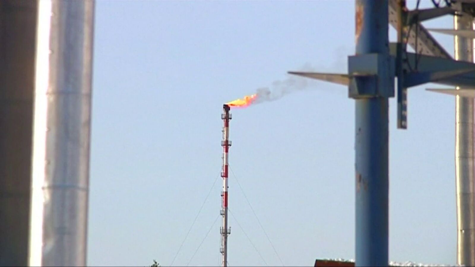 La incesante sequía desploma la producción hidráulica y dispara el uso del gas, cuyo precio no para de subir
