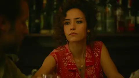 Problemas en el paraíso: Carmen no quiere saber nada de Max Problemas en el paraíso: Carmen no quiere saber nada de Max