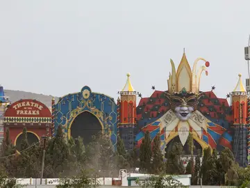 Imagen tomada desde el exterior del recinto del escenario principal del Festival Medusa de Cullera (Valencia) Imagen tomada desde el exterior del recinto del escenario principal del Festival Medusa de Cullera (Valencia)