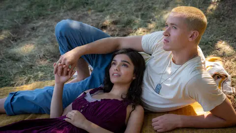 Tom Blyth y Rachel Zegler en 'Balada de pájaros cantores y serpientes' Tom Blyth y Rachel Zegler en 'Balada de pájaros cantores y serpientes'