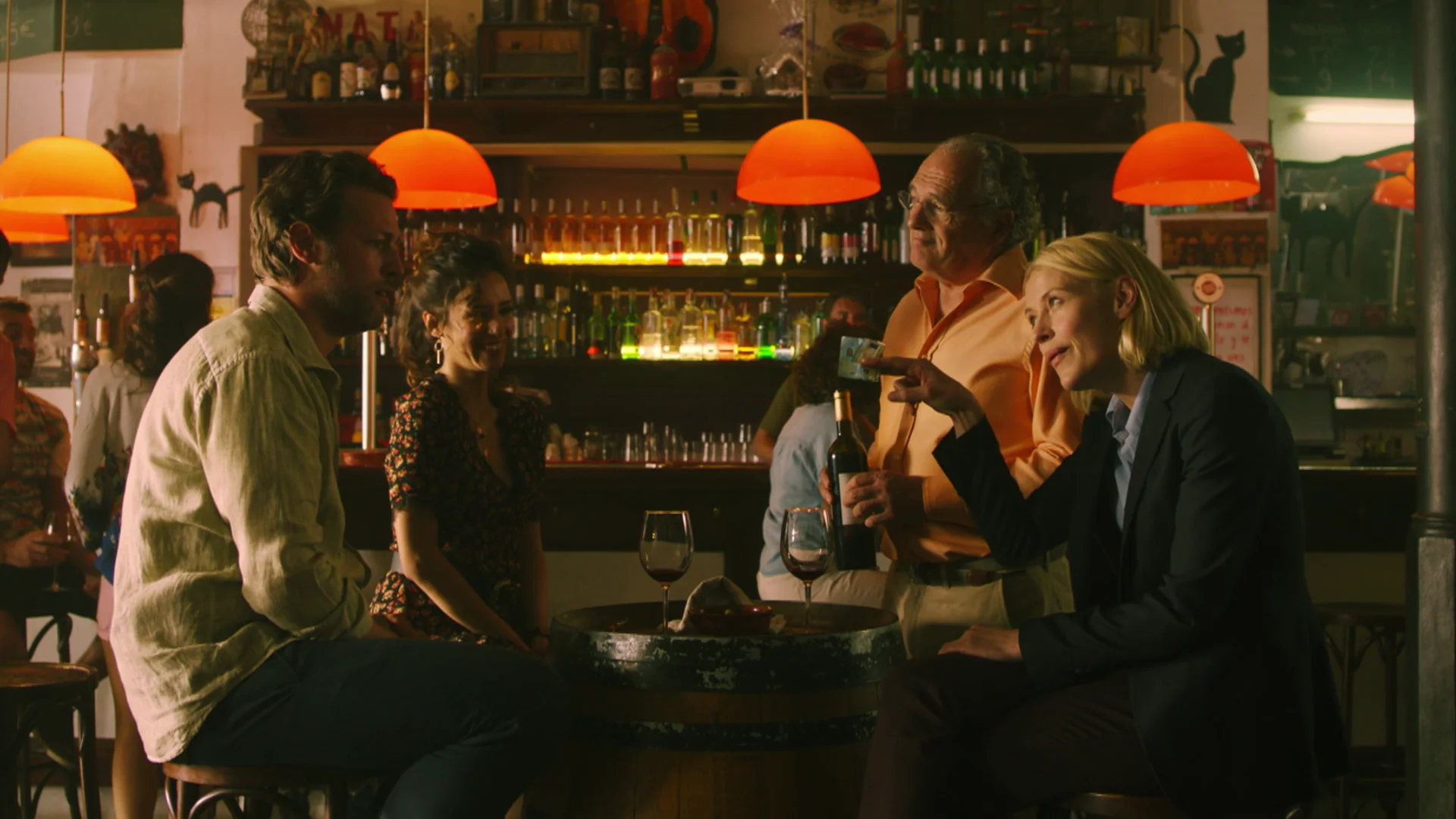 Miranda se la juega a Max y le hace pensar que es mejor catadora de vinos que él Miranda se la juega a Max y le hace pensar que es mejor catadora de vinos que él