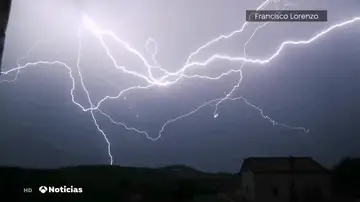 Heridos tras caer un rayo en Castelldefels Heridos tras caer un rayo en Castelldefels
