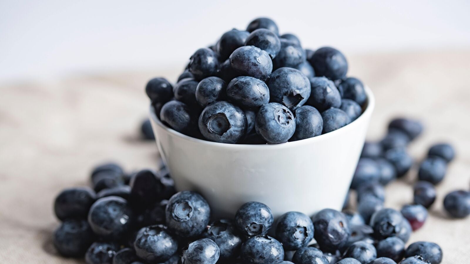 Síntomas de la cistitis y qué alimentos tomar para evitar empeorarlos
