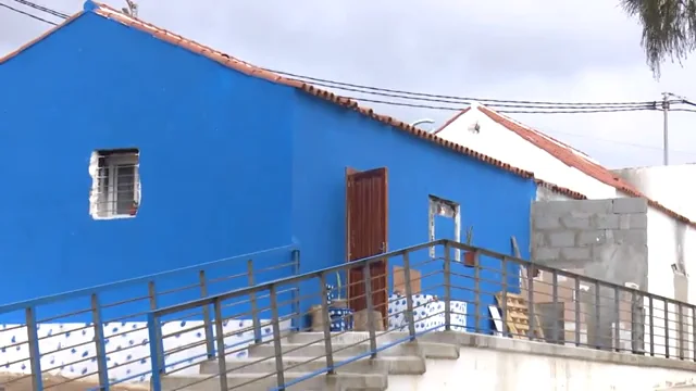 Dos 'okupas' reforman un tanatorio abandonado en Telde para vivir en él Dos 'okupas' reforman un tanatorio abandonado en Telde para vivir en él