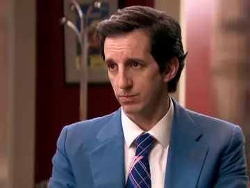 Emilio enfrenta sus miedos y comparte con Raúl sus problemas con las drogas Emilio enfrenta sus miedos y comparte con Raúl sus problemas con las drogas