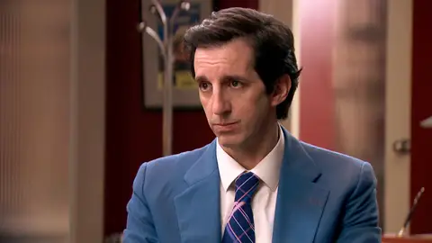 Emilio enfrenta sus miedos y comparte con Raúl sus problemas con las drogas Emilio enfrenta sus miedos y comparte con Raúl sus problemas con las drogas