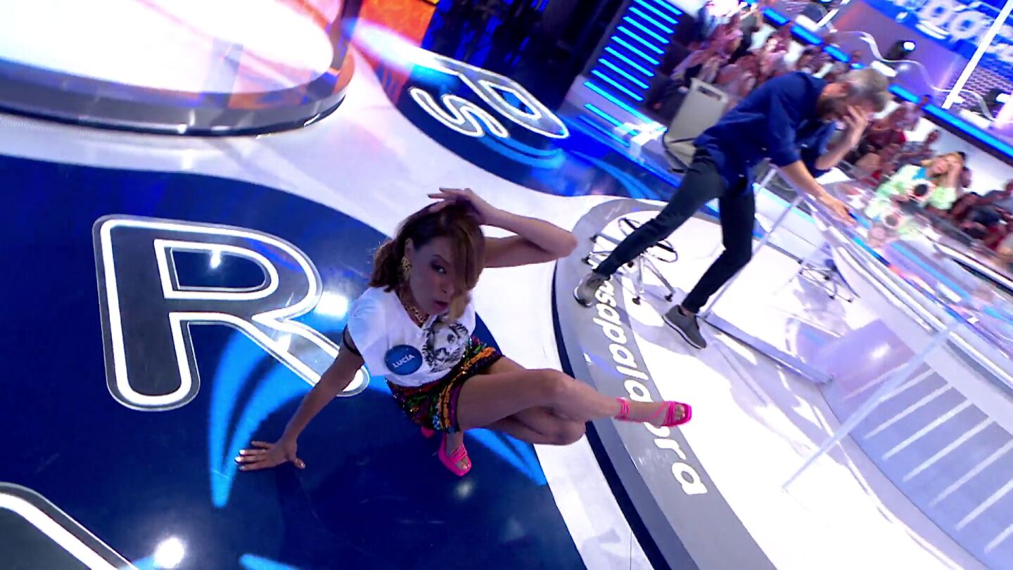 Lucía Hoyos, desatada en ‘Pasapalabra’: jamás habrás visto bailar así ‘Sueño su boca’ de Raúl