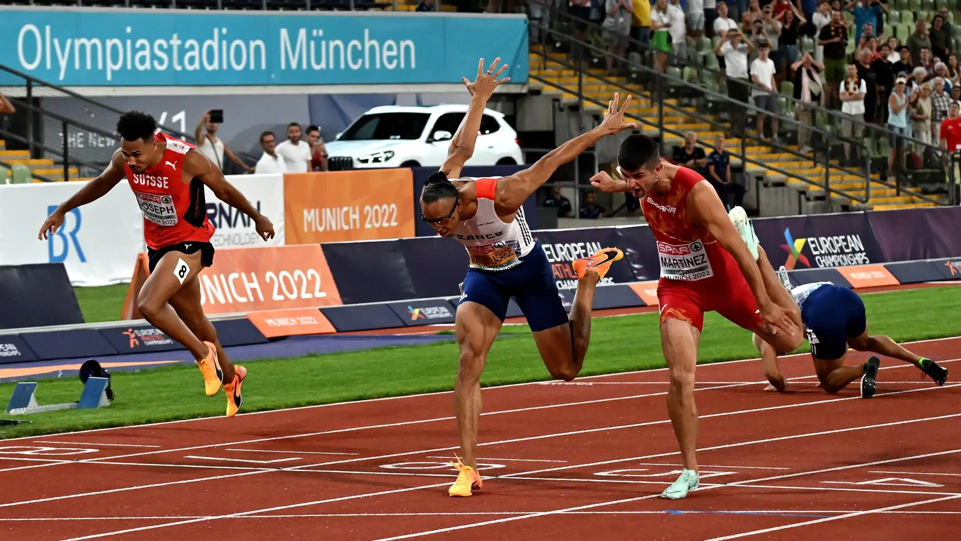 Pascal Martinot-Lagarde y Asier Mart&iacute;nez en su llegada a la meta