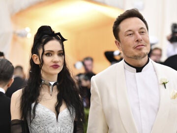 Grimes y Elon Musk antes de separarse