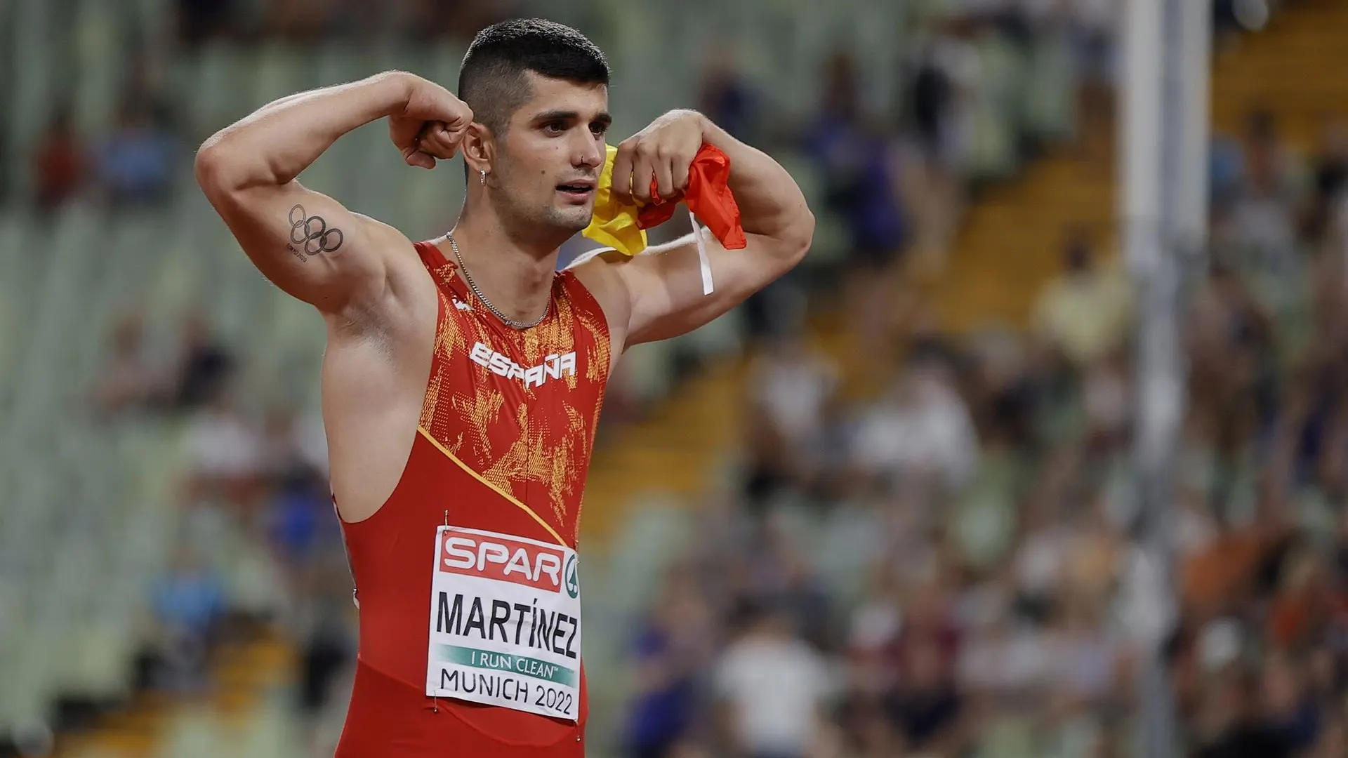 Asier Martínez celebra su oro en los 100 metros vallas Asier Martínez celebra su oro en los 100 metros vallas