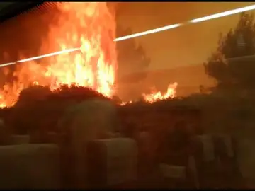 Imagen del incendio en Bejís vista desde el tren Imagen del incendio en Bejís vista desde el tren