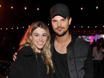 La pareja de Taylor Lautner y Taylor Dome La pareja de Taylor Lautner y Taylor Dome