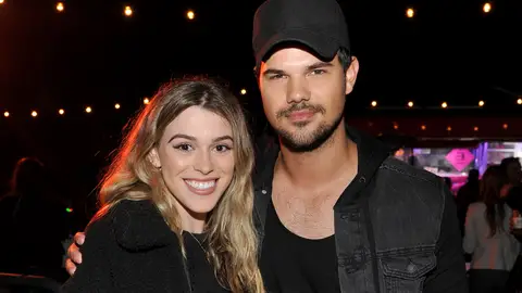 La pareja de Taylor Lautner y Taylor Dome La pareja de Taylor Lautner y Taylor Dome