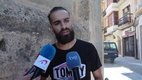 El hermano del detenido por la muerte de el joven de íllora, declara ante los medios El hermano del detenido por la muerte de el joven de íllora, declara ante los medios