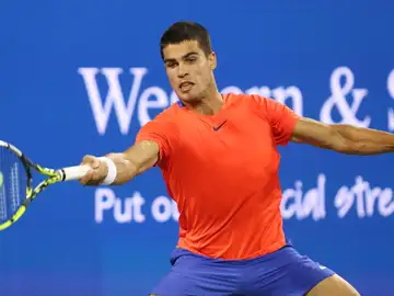 Carlos Alcaraz durante su partido contra Marin Cilic en el Masters 1000 de Cincinnati Carlos Alcaraz durante su partido contra Marin Cilic en el Masters 1000 de Cincinnati