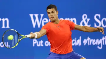 Carlos Alcaraz durante su partido contra Marin Cilic en el Masters 1000 de Cincinnati Carlos Alcaraz durante su partido contra Marin Cilic en el Masters 1000 de Cincinnati