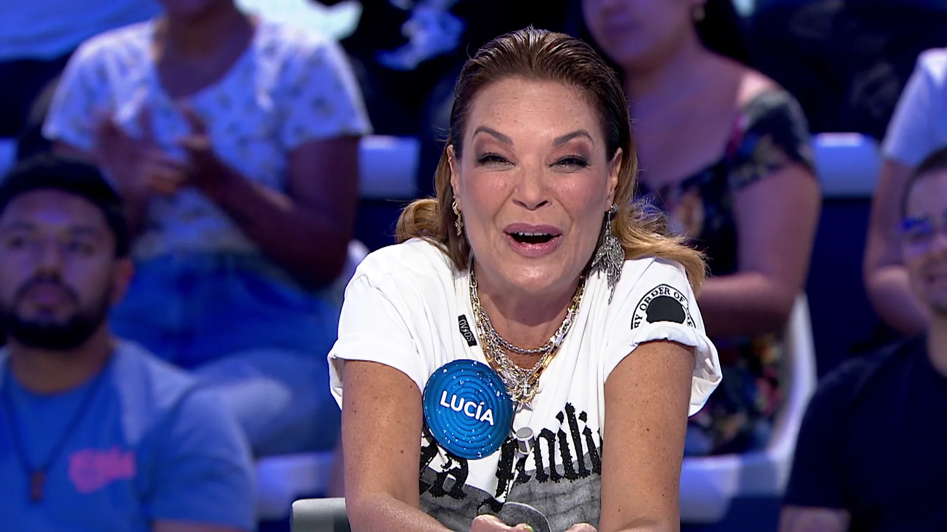 El genial saludo de Lucía Hoyos a la madre de Roberto Leal doblando a un personaje de ‘Tierra amarga’ El genial saludo de Lucía Hoyos a la madre de Roberto Leal doblando a un personaje de ‘Tierra amarga’