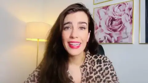 Lara Ferreiro, psicóloga. Lara Ferreiro, psicóloga.