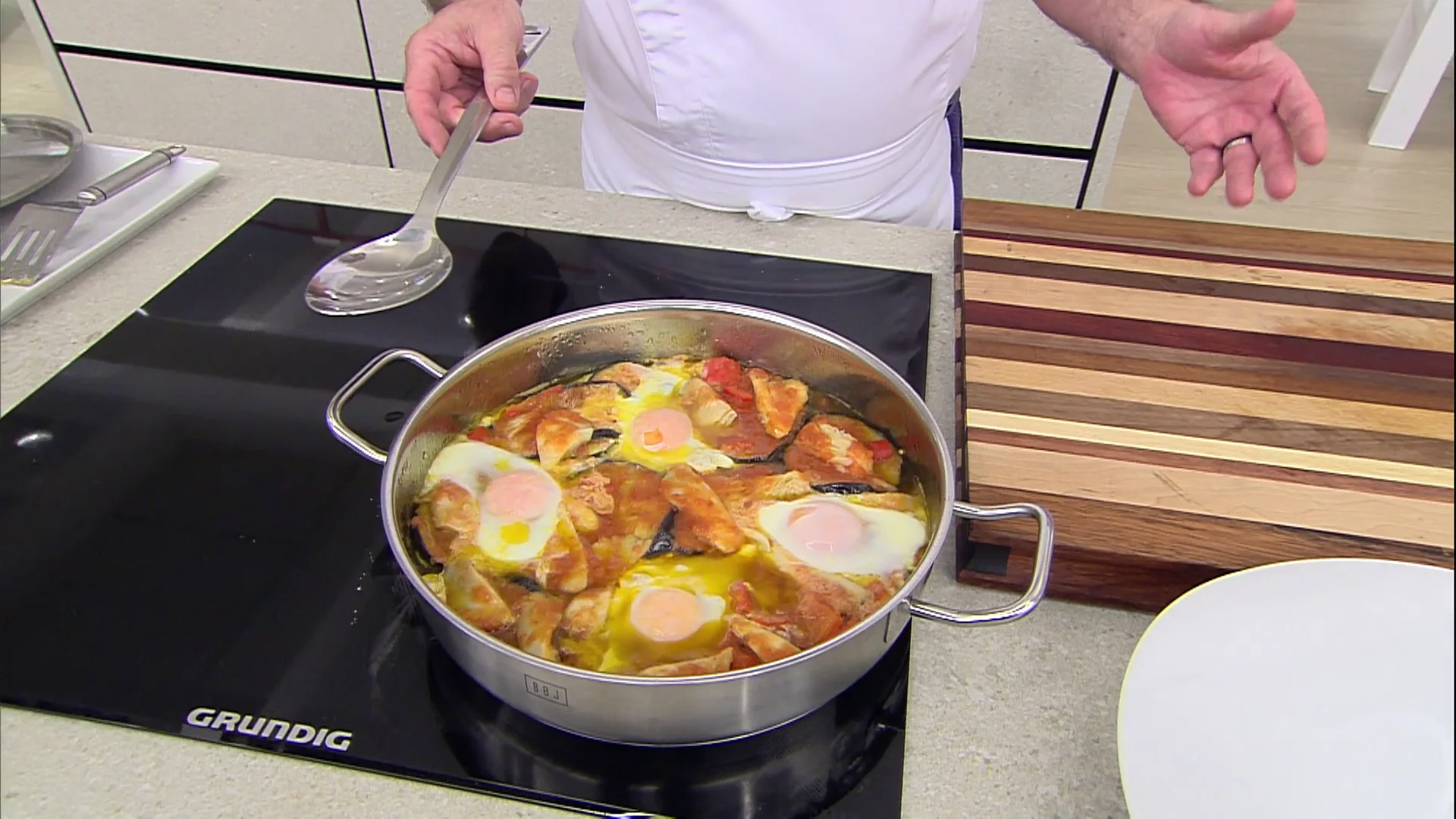 Pisto con huevos: una original propuesta de Karlos Argui&ntilde;ano