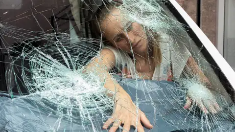 Luna de un coche dañada Luna de un coche dañada
