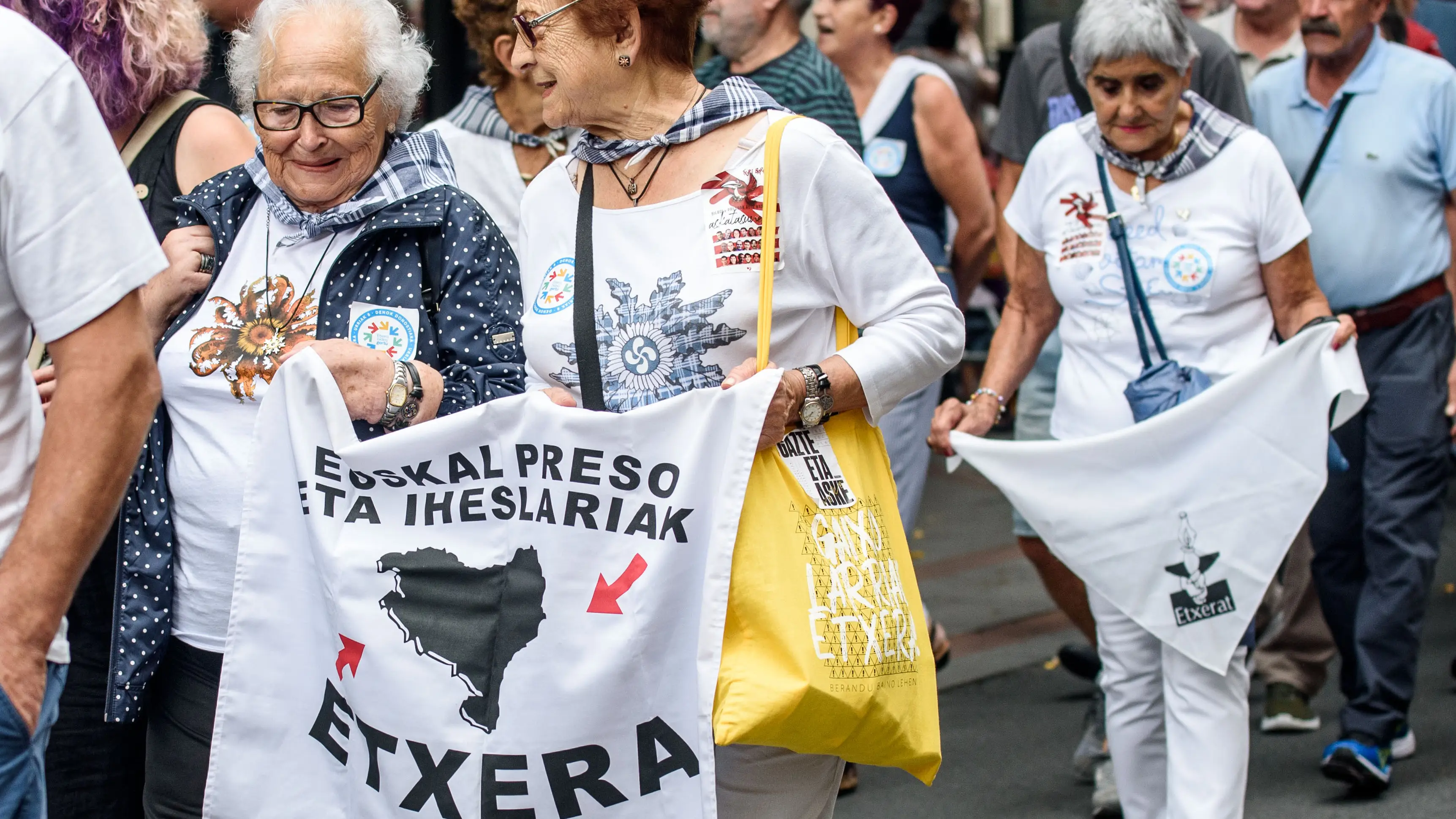 Dos etarras homenajeados como v&iacute;ctimas