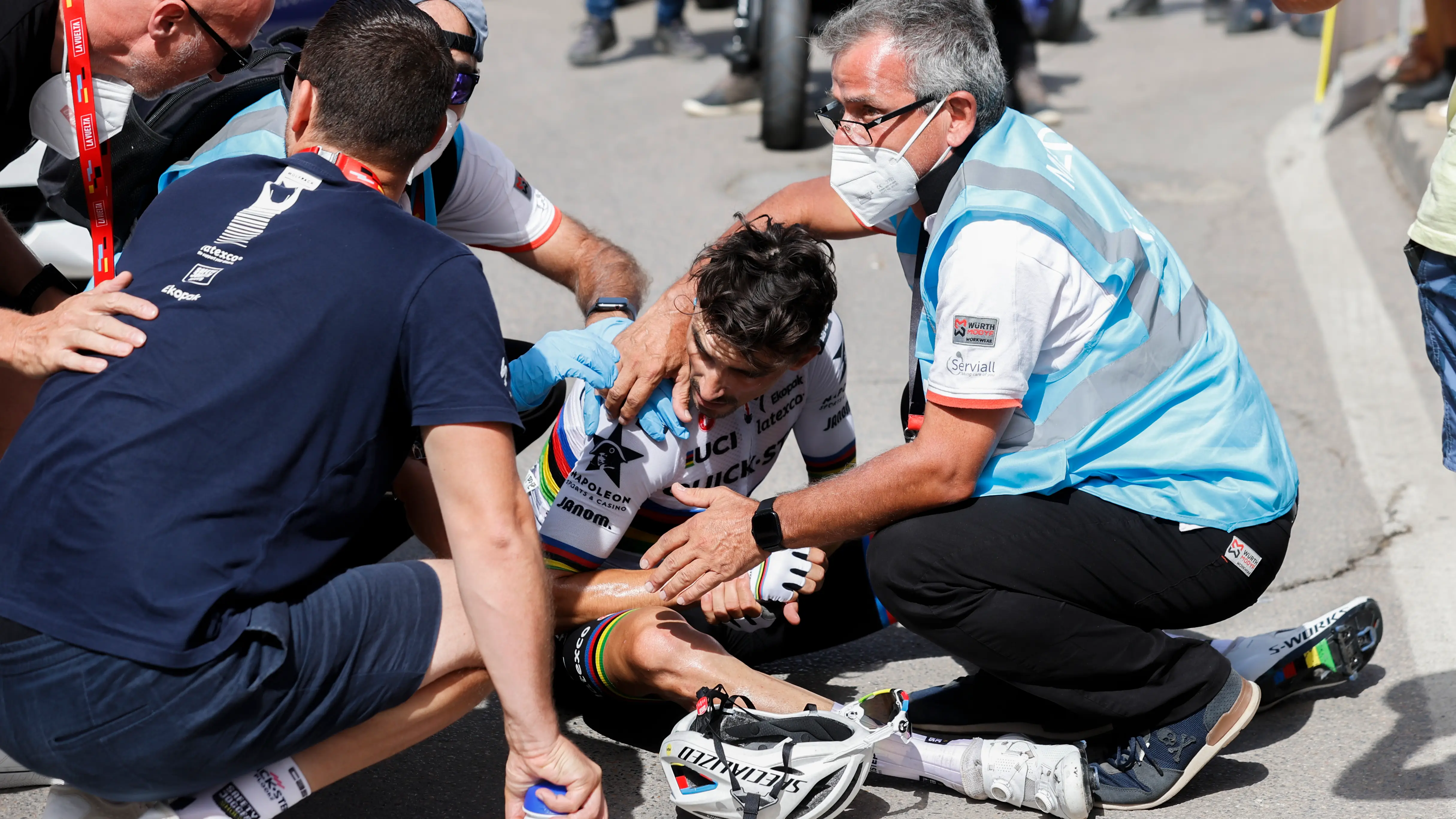 Alaphilippe se retira de la Vuelta a Espa&ntilde;a tras sufrir una ca&iacute;da y peligra su defensa del arco&iacute;ris en Wollongong