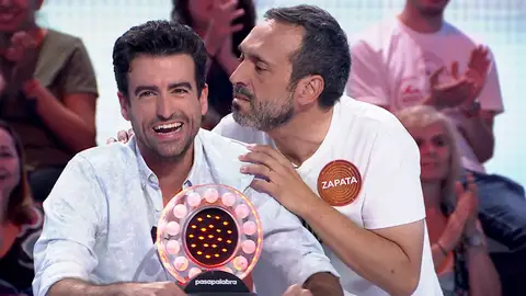 ¿Qué hace Zapata olisqueando a Rafa?: “¡Es una especie rara!” ¿Qué hace Zapata olisqueando a Rafa?: “¡Es una especie rara!”