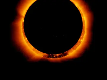 Un eclipse de Sol sucede muy raramente y no es visible desde todas partes. Un eclipse de Sol sucede muy raramente y no es visible desde todas partes.