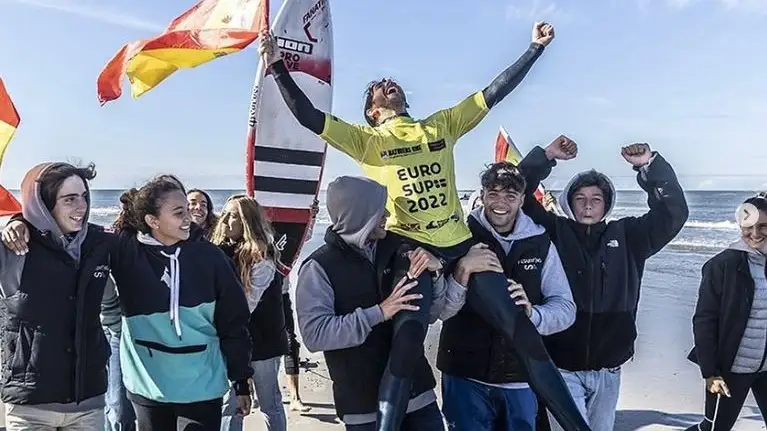 Guillermo Carracedo, el gallego que estrenó la Playa de las Catedrales y que ya es campeón de Europa de Paddle Surf Guillermo Carracedo, el gallego que estrenó la Playa de las Catedrales y que ya es campeón de Europa de Paddle Surf